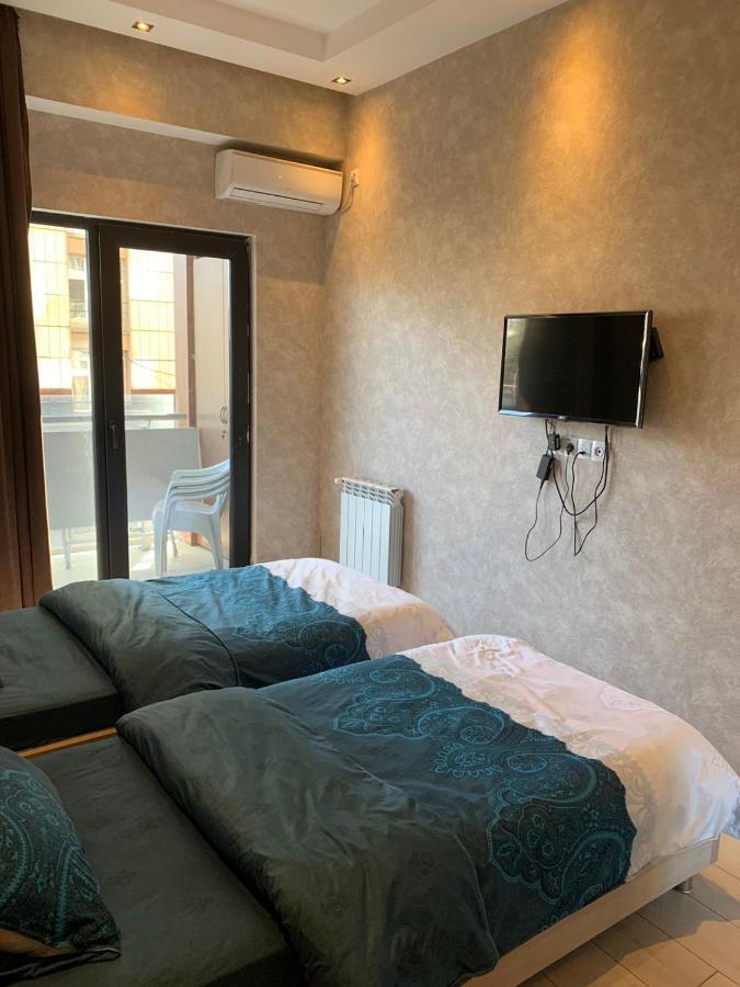 Apartment Three Bedroom In Saburtalo Tbilisi Exterior photo